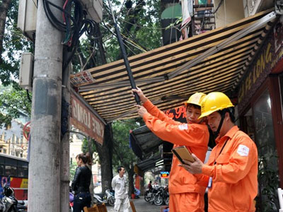 Chi 110 tỷ đồng mỗi tháng chỉ để ghi... công tơ điện