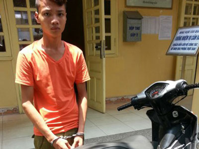 Gã trộm đồng tính sa lưới vì chăm... check in Facebook