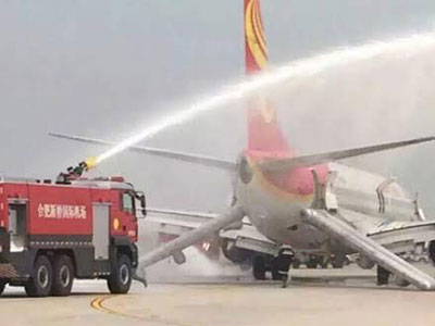 Máy bay Trung Quốc hạ cánh khẩn vì cháy