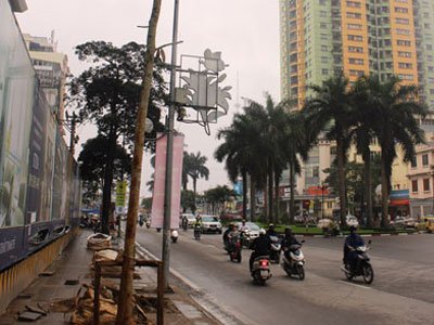 Vụ chặt cây xanh ở Hà Nội: “Quên” hình thức kỷ luật?
