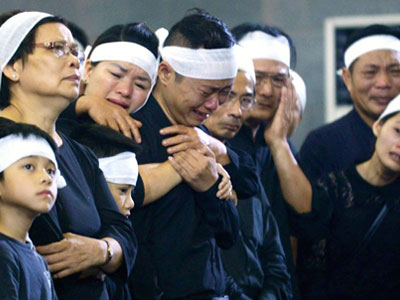 Gia đình vỡ òa trong đám tang nhạc sĩ An Thuyên