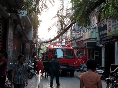 Hà Nội: Cháy lớn tại nhà riêng trên phố Văn Cao