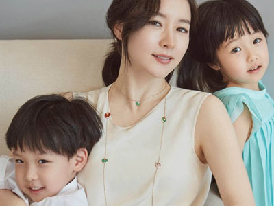 Lee Young Ae làm giám khảo Hoa hậu Hàn Quốc 2015