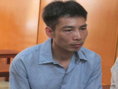 Ngáo đá, nam thanh niên leo lên trần nhà đập phá