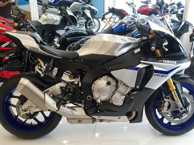Yamaha YZF-R1M 2015 - đối thủ của Kawasaki H2 về Việt Nam