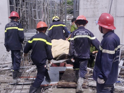 2 người tử vong vụ sập giàn giáo công trình ở Sài Gòn