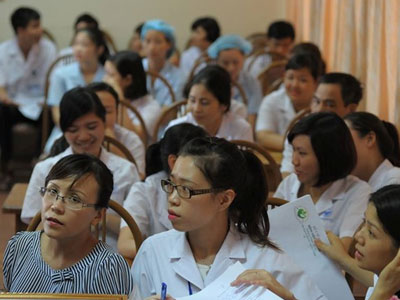 Nguy cơ phơi nhiễm HIV không chỉ có 19 y, bác sĩ?