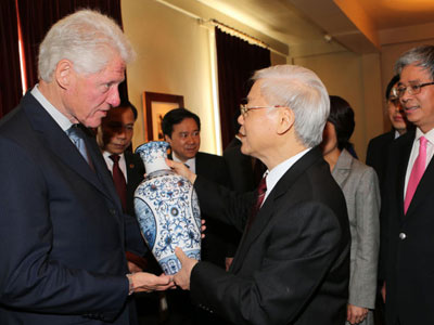 Tổng bí thư Nguyễn Phú Trọng thăm gia đình cựu tổng thống Bill Clinton