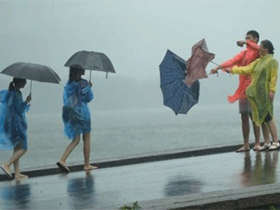 Siêu bão Chan-hom "liếm" sang Hàn Quốc, hủy hàng chục chuyến bay