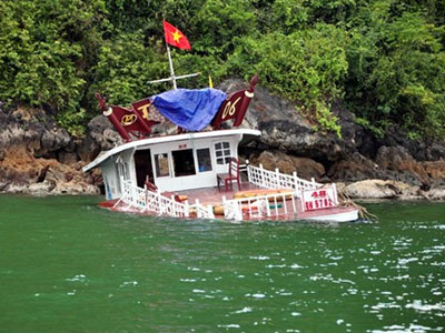 Chìm tàu nghỉ đêm trên vịnh Hạ Long