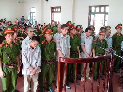 Vụ "quan tài diễu phố": Một bị cáo phản cung tại tòa