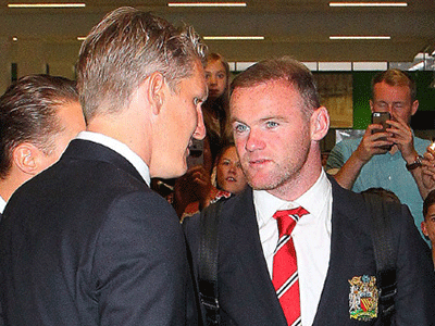 Các cầu thủ M.U nồng nhiệt chào đón Schweinsteiger