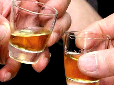 Chồng đánh chết vợ vì bị rủ nhậu