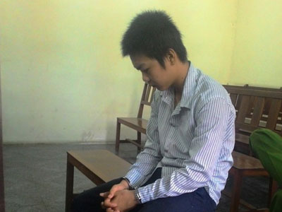 Chuốc rượu bạn gái 15 tuổi rồi ép quan hệ