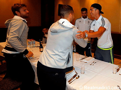 Cristiano Ronaldo hội quân cùng Real Madrid, bắt đầu tour du đấu mùa Hè
