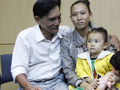 Thương Tín: "Tôi làm cật lực để kiếm tiền nuôi con nhỏ'