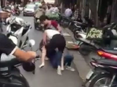 Chị em đánh nhau như phim ngoài phố