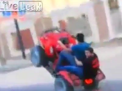 Clip: "Quái xế" trổ tài đi ôtô bằng 2 bánh và cái kết thảm khốc