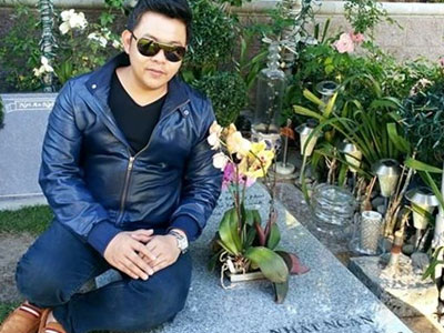 Quang Lê bị chỉ trích vì ngồi lên mộ nhạc sĩ