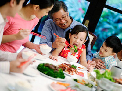 8 quy tắc cho bữa ăn gia đình khỏe mạnh