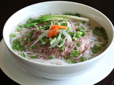 Khách choáng với tô phở giá 135.000 đồng ở sân bay Tân Sơn Nhất