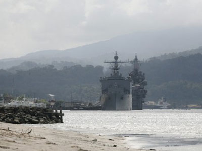 Máy bay, tàu chiến Philippines  tiến ra căn cứ ở biển Đông