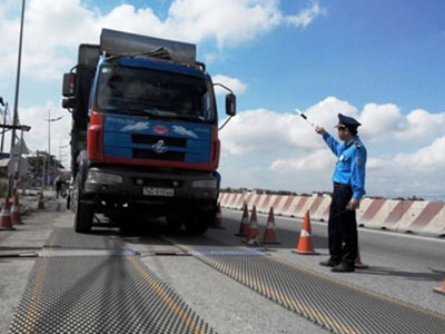 Trạm phó thanh tra giao thông bị kỷ luật vì vắng mặt trong giờ làm việc