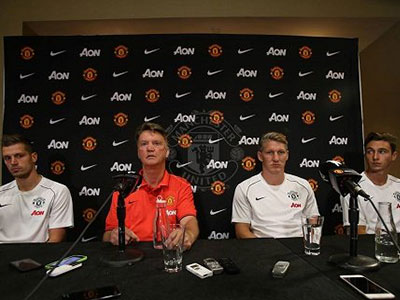 Van Gaal ghê gớm "doạ dẫm" lính mới trên đất Mỹ