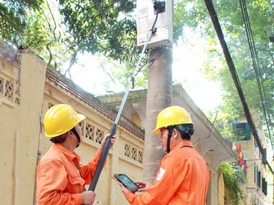 “Xài sang” máy tính bảng, gậy “tự sướng”: Vẫn ghi sai số điện