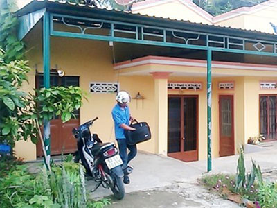 Cướp xông vào nhà trói, chích điện, đánh gia chủ ngất xỉu giữa ban ngày