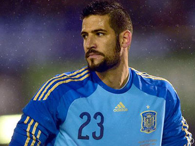 Real Madrid bất ngờ mua thủ môn Casilla
