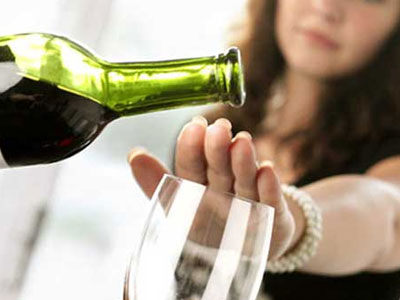 Chuyện đời tự kể của những nữ sinh làm nghề nhậu thuê ở Sài Gòn