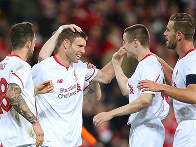 Tân binh James Milner giúp Liverpool ngược dòng hạ Brisbane Roar