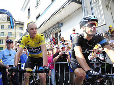 Cua-rơ tố bị đấm trên đường đua Tour de France 2015