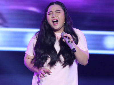 Clip Giọng hát Việt: Vân Anh thể hiện "Khóc một mình - All about that bass"