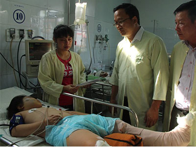 Hai bé bị ôtô hất khỏi cầu Thuận Phước qua cơn nguy kịch