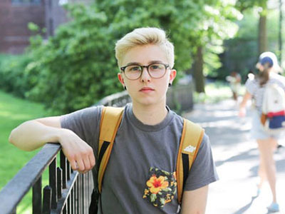 Cô nàng lesbian "đẹp trai" gây sốt cư dân mạng vì chuyện tình buồn