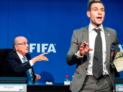 Nụ cười Simon Brodkin