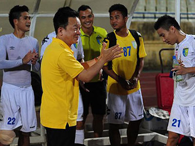 Bầu Hiển: “ĐTVN khó hòa Man City”
