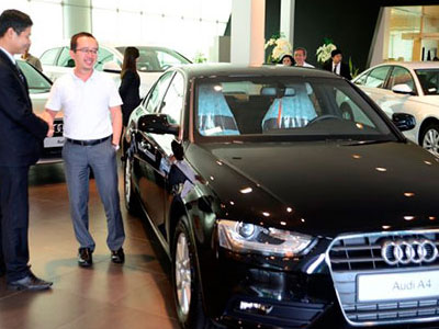 Đổ hàng tỉ USD nhập xe sang