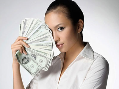 Vợ đi xuất khẩu lao động, chồng ở nhà mang hết tiền cho gái