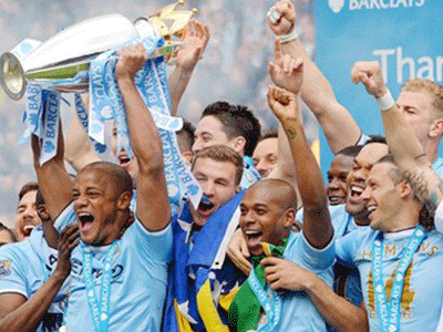 Ai đứng cạnh bầu Hiển trong thương vụ Man City đến Việt Nam