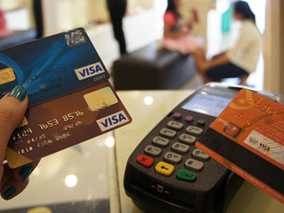 Choáng với lãi suất thẻ tín dụng lên đến 31%/năm