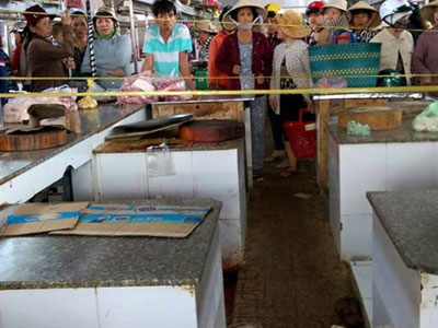 Cãi nhau, thanh niên bị bà bán thịt heo đâm chết