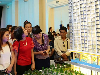 Ồ ạt bán, rậm rịch đầu cơ: Chung cư sắp sập giá?