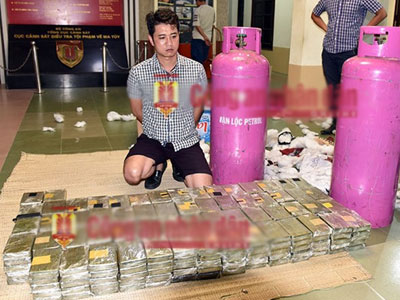 Triệt phá đường dây giấu 500 bánh ma túy trong bình gas
