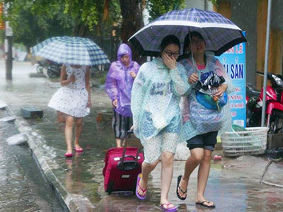 2.500 du khách mắc kẹt ở Cô Tô