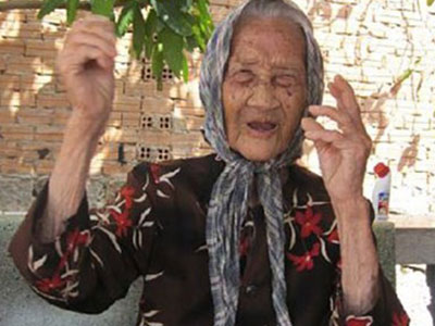 Bà má huyền thoại từ trần
