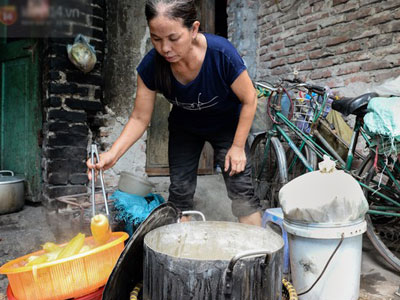 “Chúng tôi không ai thất đức mà dùng bột thông cống để luộc ngô, khoai”