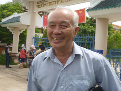 Cụ ông 70 tuổi thi đậu tốt nghiệp THPT